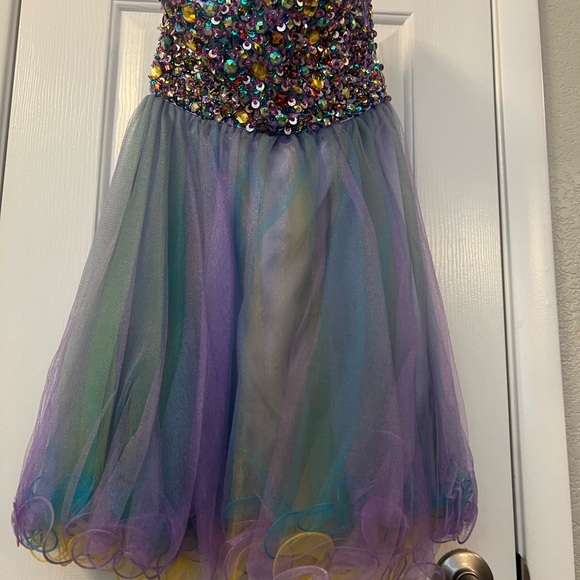 Cinderella Prom/Homecoming Dress - Picture 2 of 10